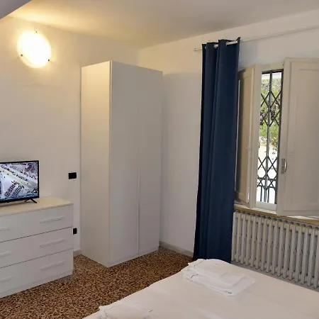 Mediterraneo Rooms Cecina Penzion 3*